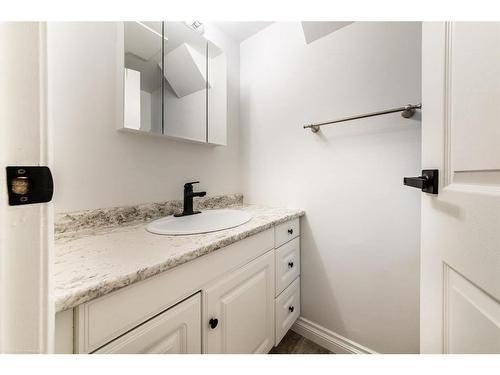 5308 35 Street, Lloydminster, AB - Indoor Photo Showing Bathroom