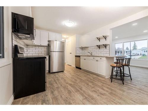 5308 35 Street, Lloydminster, AB - Indoor Photo Showing Kitchen With Stainless Steel Kitchen