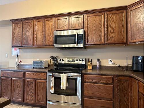 407 6 Street North, Marwayne, AB - Indoor Photo Showing Kitchen