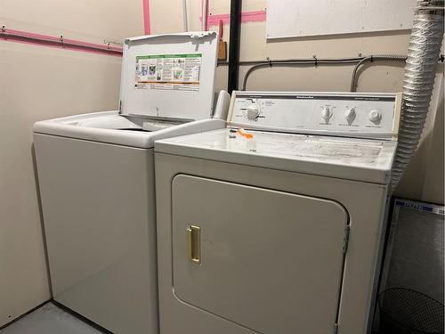 407 6 Street North, Marwayne, AB - Indoor Photo Showing Laundry Room