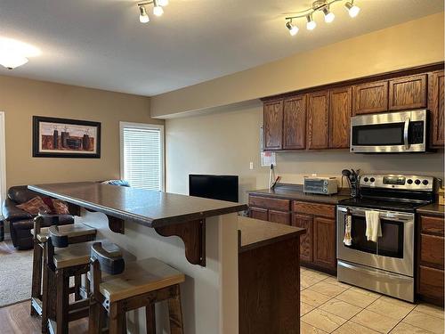 407 6 Street North, Marwayne, AB - Indoor Photo Showing Kitchen