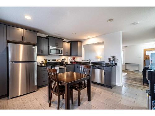 10-3390 72 Avenue, Lloydminster, AB - Indoor Photo Showing Kitchen With Stainless Steel Kitchen