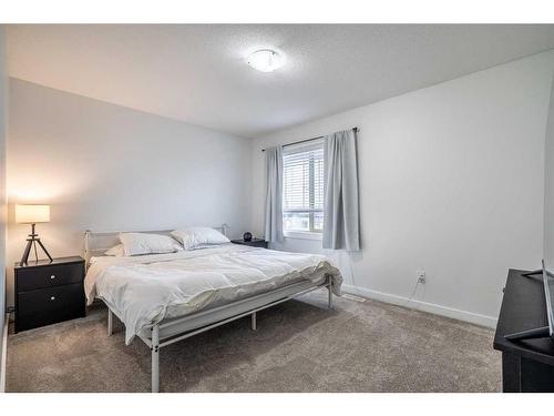 10-3390 72 Avenue, Lloydminster, AB - Indoor Photo Showing Bedroom