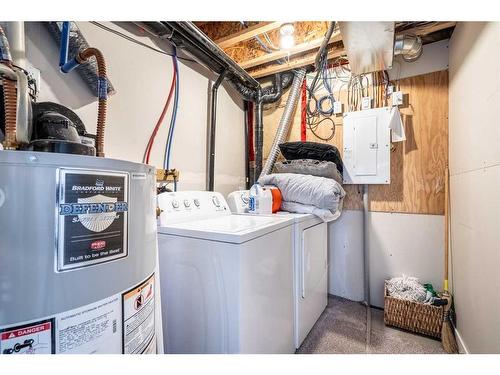 10-3390 72 Avenue, Lloydminster, AB - Indoor Photo Showing Laundry Room