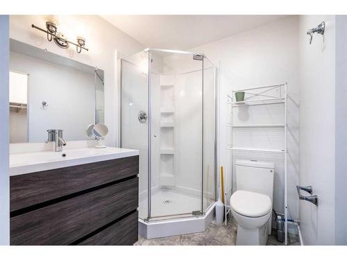 10-3390 72 Avenue, Lloydminster, AB - Indoor Photo Showing Bathroom