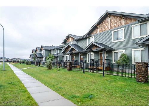 10-3390 72 Avenue, Lloydminster, AB - Outdoor With Facade