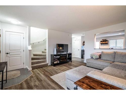 10-3390 72 Avenue, Lloydminster, AB - Indoor Photo Showing Living Room