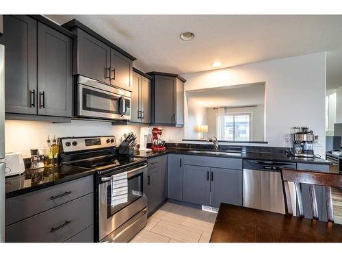 10-3390 72 Avenue, Lloydminster, AB - Indoor Photo Showing Kitchen With Stainless Steel Kitchen