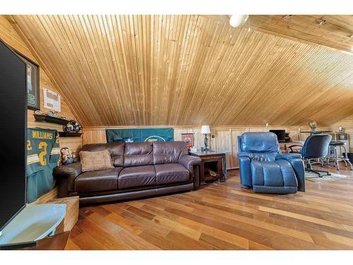 88 Whitetail Avenue, Rural Vermilion River, County Of, AB - Indoor Photo Showing Living Room