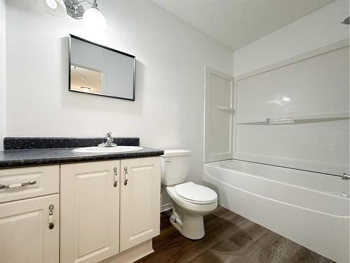 1121 21 Street, Wainwright, AB - Indoor Photo Showing Bathroom