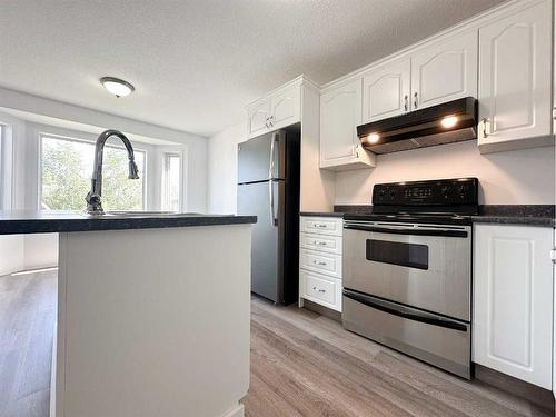 1121 21 Street, Wainwright, AB - Indoor Photo Showing Kitchen