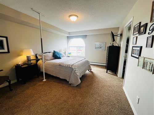 301-5101 51 Street, Vermilion, AB - Indoor Photo Showing Bedroom