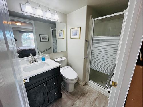 301-5101 51 Street, Vermilion, AB - Indoor Photo Showing Bathroom