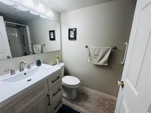 301-5101 51 Street, Vermilion, AB - Indoor Photo Showing Bathroom