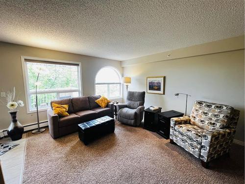 301-5101 51 Street, Vermilion, AB - Indoor Photo Showing Living Room