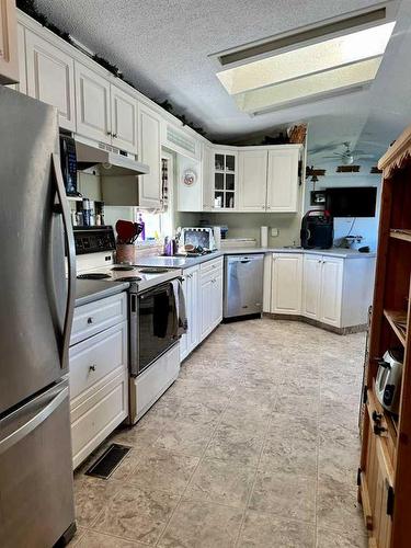 4931 52 Street, Consort, AB - Indoor Photo Showing Kitchen