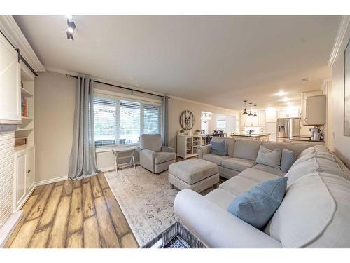 Ne-32-49-25-W3, Rural, SK - Indoor Photo Showing Living Room