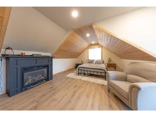 Ne-32-49-25-W3, Rural, SK - Indoor Photo Showing Living Room With Fireplace