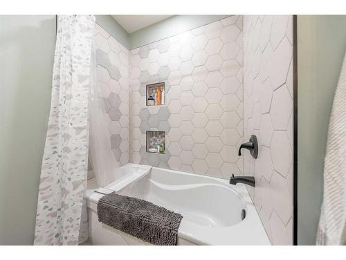 107 5 Avenue West, Maidstone, SK - Indoor Photo Showing Bathroom