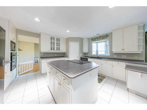 3906 59 Avenue Close, Lloydminster, AB - Indoor Photo Showing Kitchen