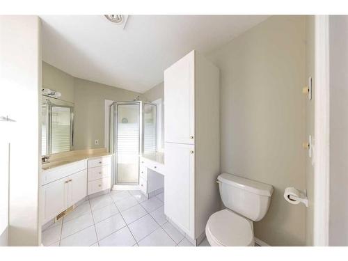 3906 59 Avenue Close, Lloydminster, AB - Indoor Photo Showing Bathroom