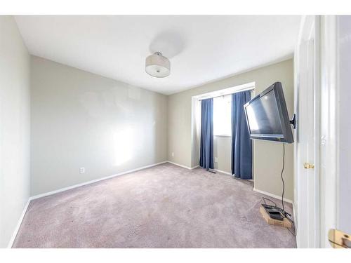 3906 59 Avenue Close, Lloydminster, AB - Indoor Photo Showing Other Room