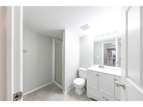 3906 59 Avenue Close, Lloydminster, AB - Indoor Photo Showing Bathroom