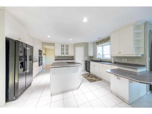 3906 59 Avenue Close, Lloydminster, AB - Indoor Photo Showing Kitchen