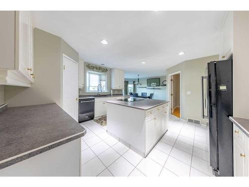 3906 59 Avenue Close, Lloydminster, AB - Indoor Photo Showing Kitchen