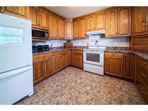 1038 16 Avenue, Wainwright, AB - Indoor Photo Showing Kitchen