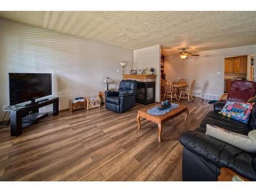 1038 16 Avenue, Wainwright, AB - Indoor Photo Showing Living Room