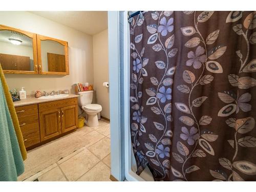 1038 16 Avenue, Wainwright, AB - Indoor Photo Showing Bathroom