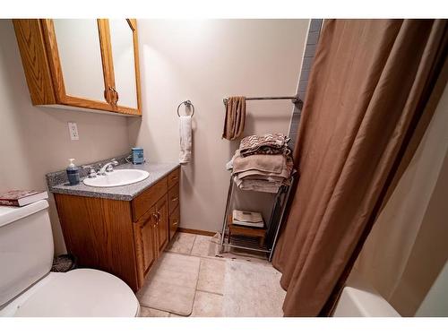 1038 16 Avenue, Wainwright, AB - Indoor Photo Showing Bathroom