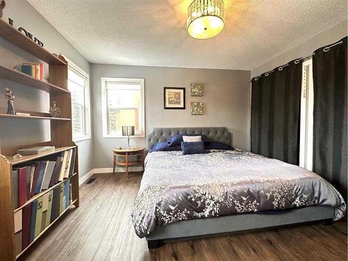 5808 51 Avenue, Vermilion, AB - Indoor Photo Showing Bedroom