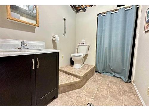 5808 51 Avenue, Vermilion, AB - Indoor Photo Showing Bathroom