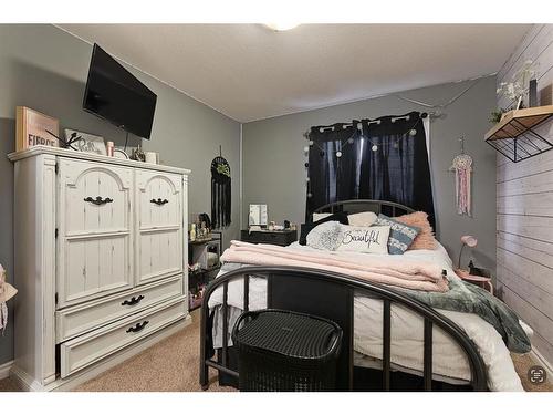 7213 29 Street, Lloydminster, AB - Indoor Photo Showing Bedroom