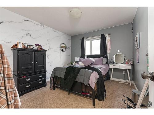 7213 29 Street, Lloydminster, AB - Indoor Photo Showing Bedroom