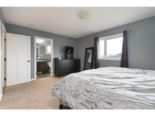 7213 29 Street, Lloydminster, AB - Indoor Photo Showing Bedroom