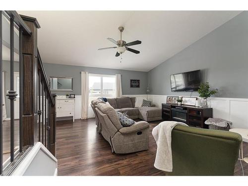 7213 29 Street, Lloydminster, AB - Indoor Photo Showing Living Room