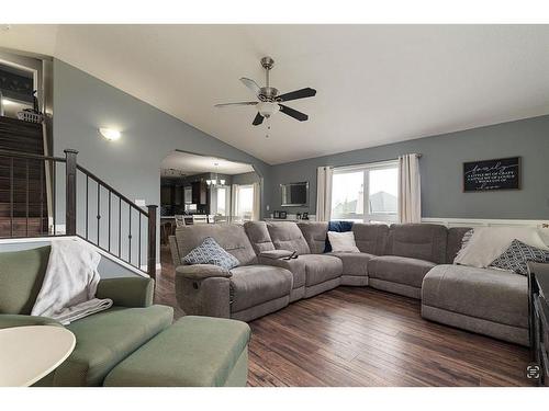 7213 29 Street, Lloydminster, AB - Indoor Photo Showing Living Room