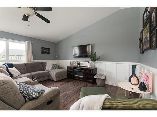 7213 29 Street, Lloydminster, AB - Indoor Photo Showing Living Room