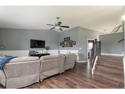 7213 29 Street, Lloydminster, AB - Indoor Photo Showing Living Room