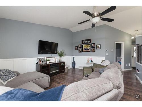 7213 29 Street, Lloydminster, AB - Indoor Photo Showing Living Room