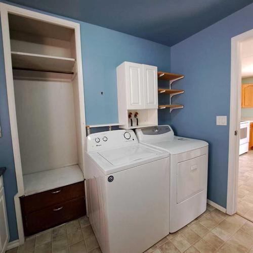 5308 49 Avenue, Lloydminster, SK - Indoor Photo Showing Laundry Room