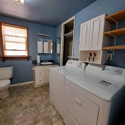 5308 49 Avenue, Lloydminster, SK - Indoor Photo Showing Laundry Room