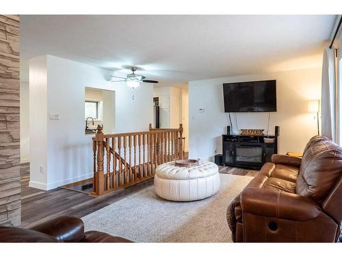 Pt Se 36-52-1 W4, Rural Vermilion River, County Of, AB - Indoor Photo Showing Living Room