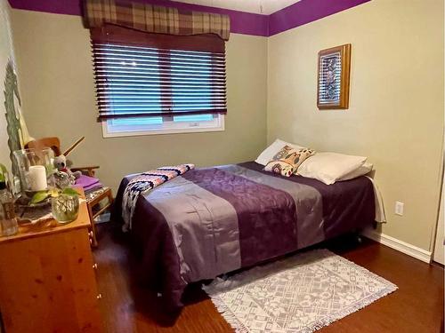 414 3 Avenue, Wainwright, AB - Indoor Photo Showing Bedroom