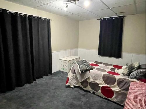 414 3 Avenue, Wainwright, AB - Indoor Photo Showing Bedroom