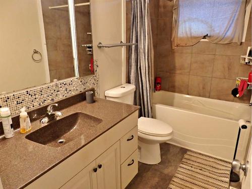 4702 52 Avenue, Vermilion, AB - Indoor Photo Showing Bathroom