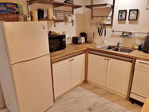 4702 52 Avenue, Vermilion, AB - Indoor Photo Showing Kitchen With Double Sink